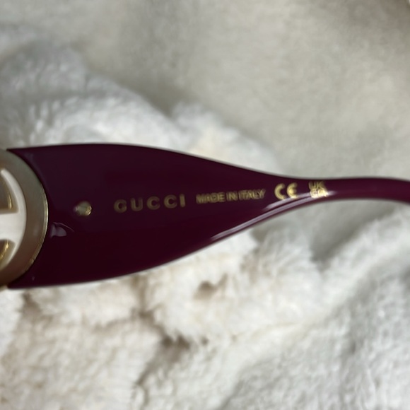 Authentic New Gucci sunglasses very gift able - Picture 4 of 10